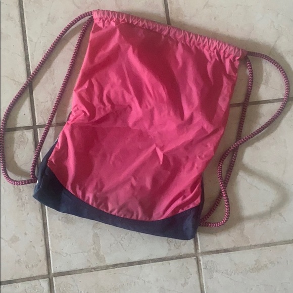 Pink Nike drawstring bag - Picture 3 of 3